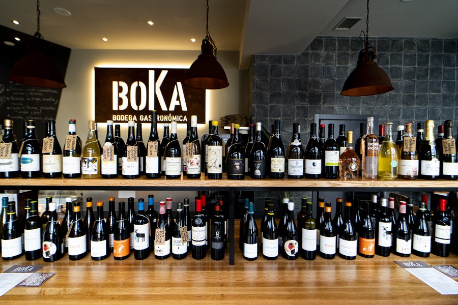 Pared de vinos de BOKA Ibiza